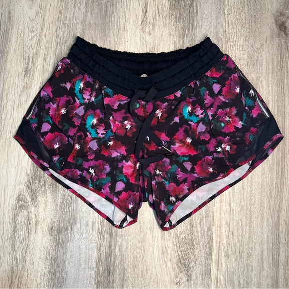 Lululemon Floral Women's‎ Shorts Size 4 - Picture 1 of 9